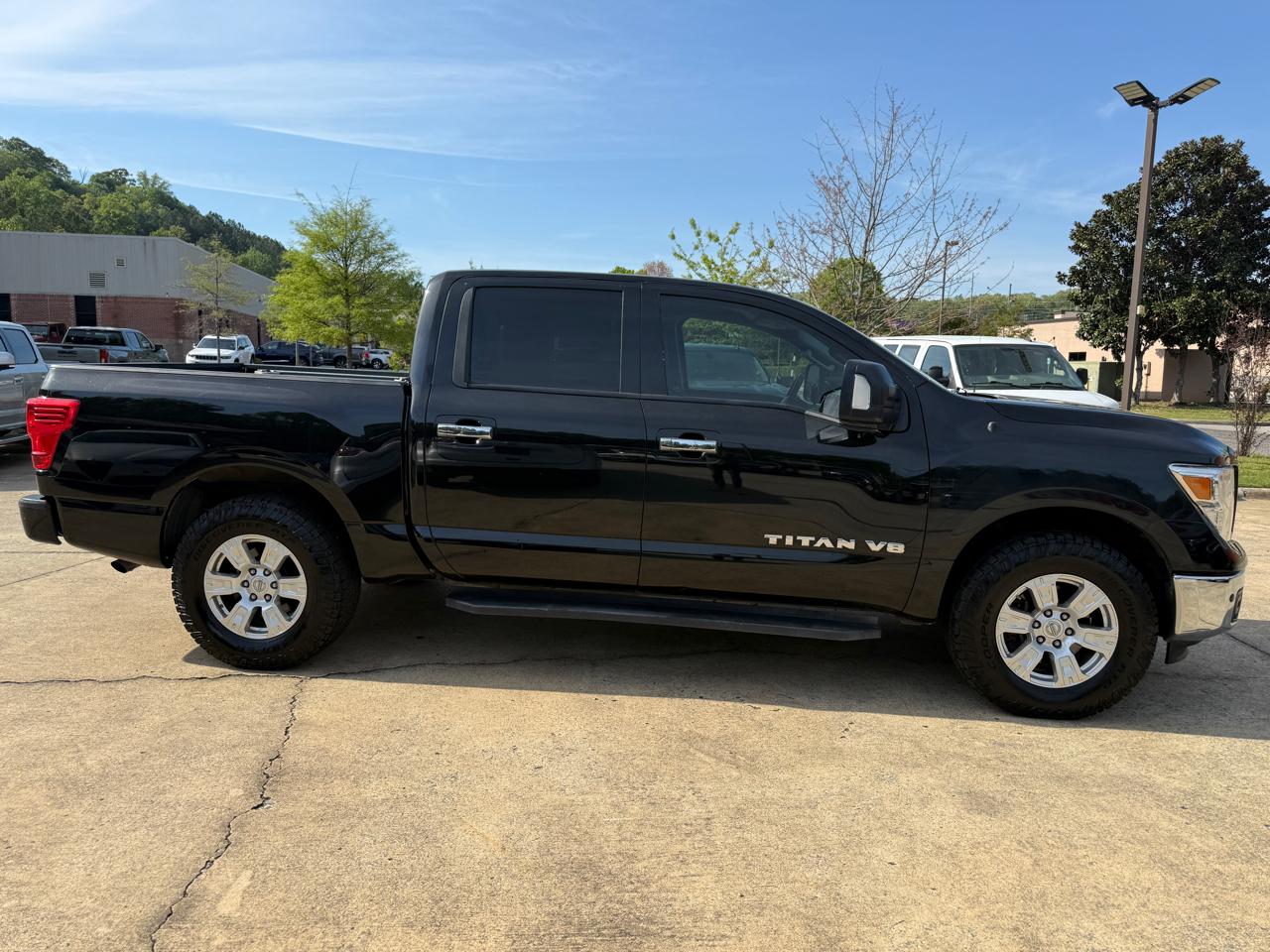 Nissan Titan SV Crew Cab 4WD 2019