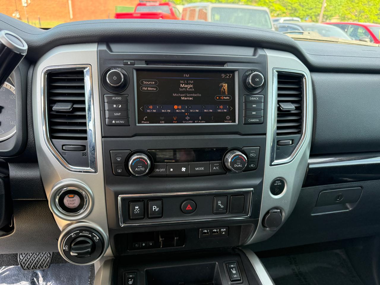 Nissan Titan SV Crew Cab 4WD 2019