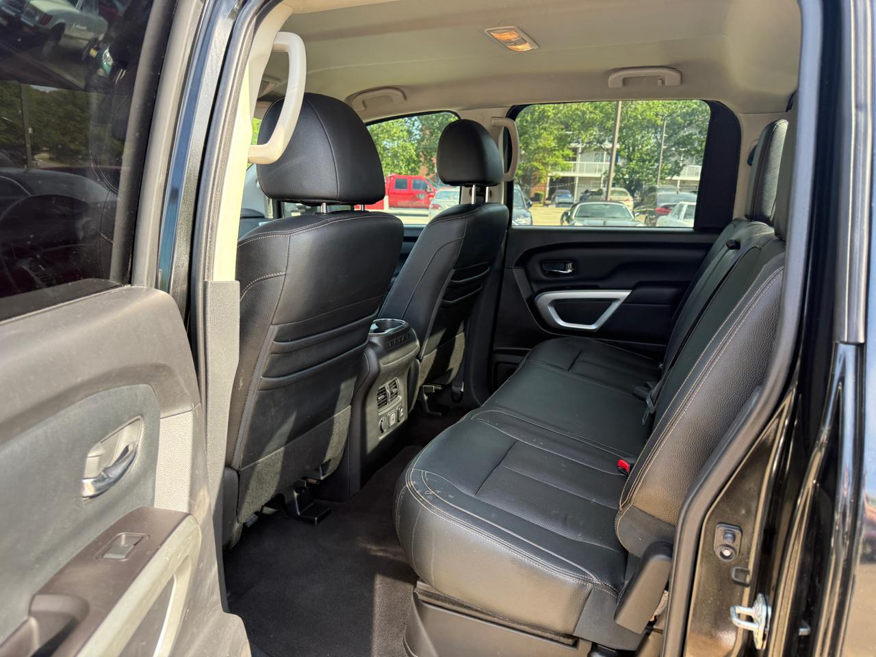Nissan Titan SV Crew Cab 4WD 2019