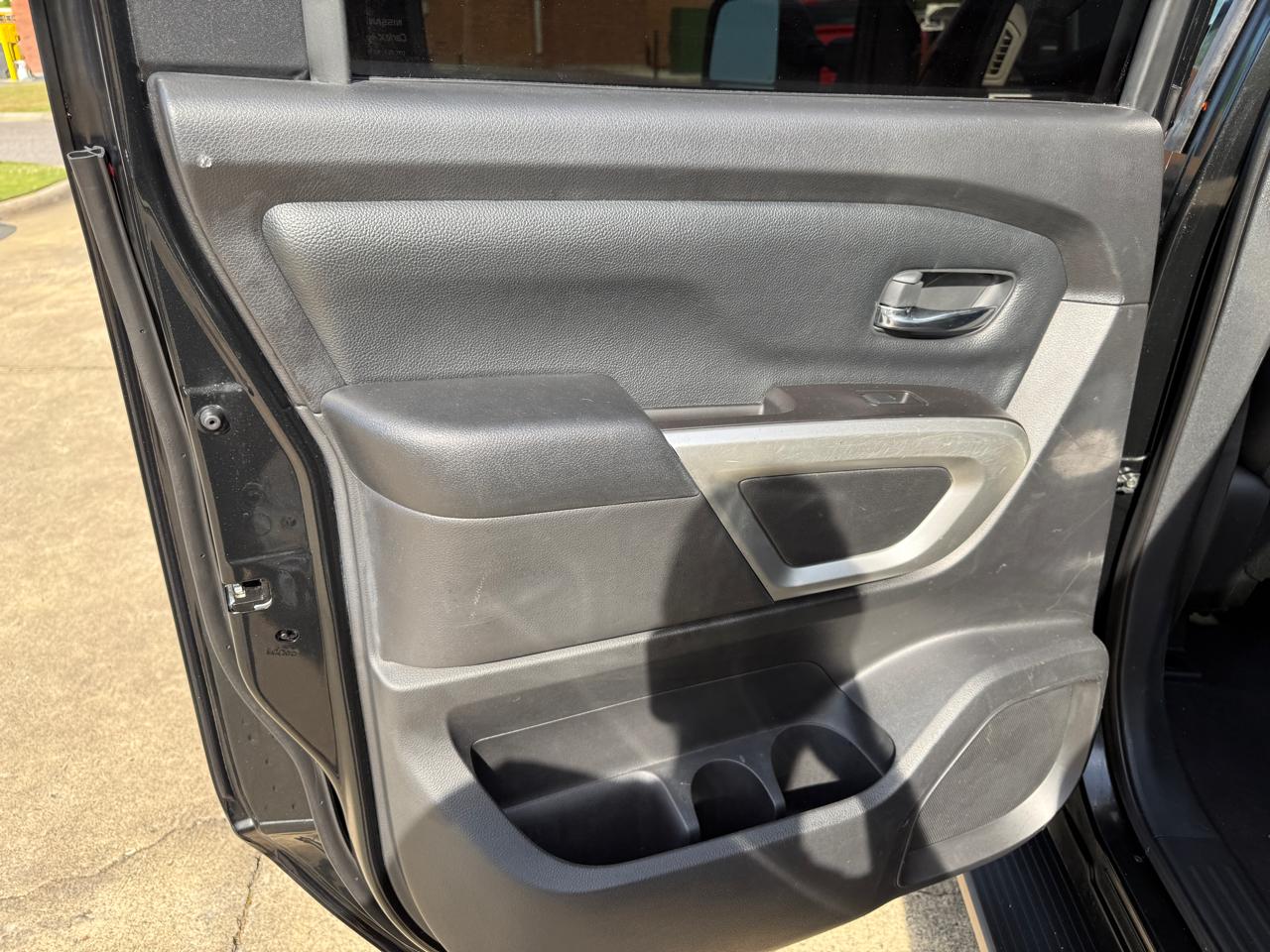 Nissan Titan SV Crew Cab 4WD 2019