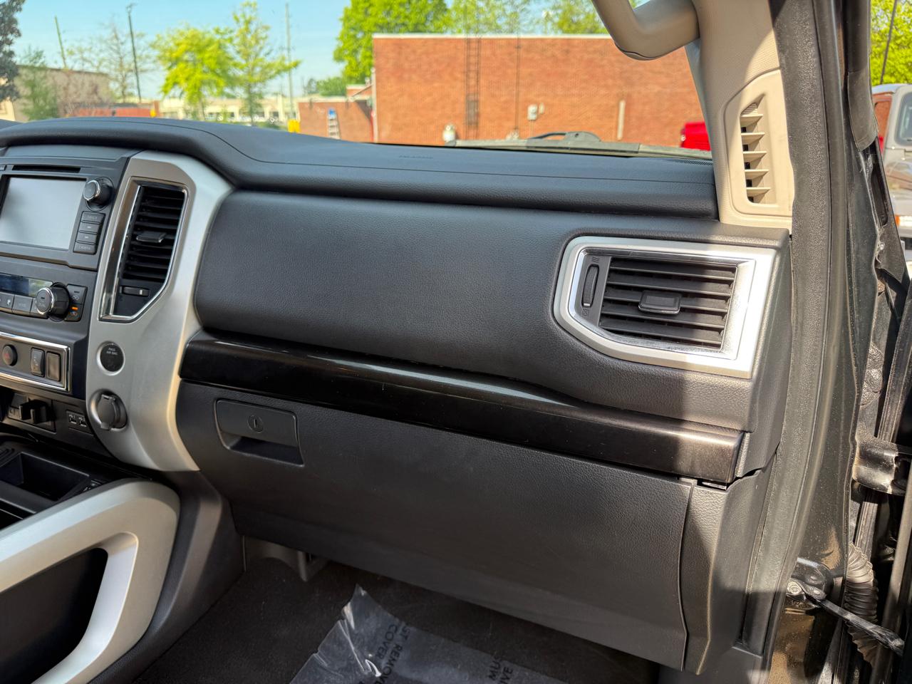 Nissan Titan SV Crew Cab 4WD 2019