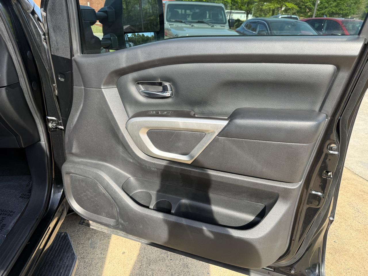 Nissan Titan SV Crew Cab 4WD 2019