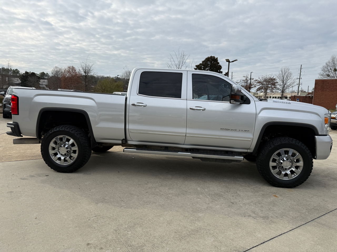 GMC Sierra 2500HD Denali Crew Cab 4WD 2019