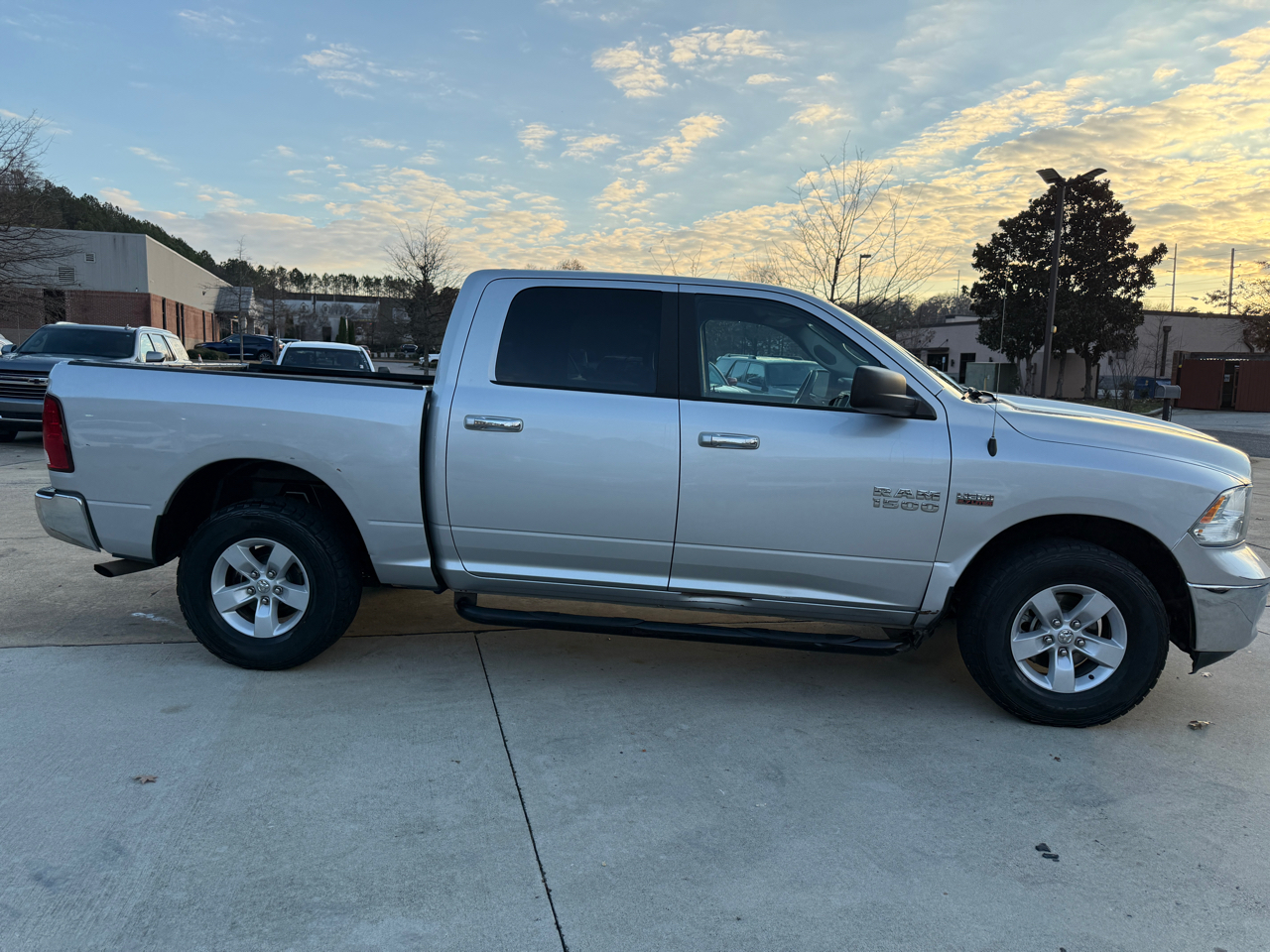 RAM 1500 SLT Crew Cab SWB 4WD 2017