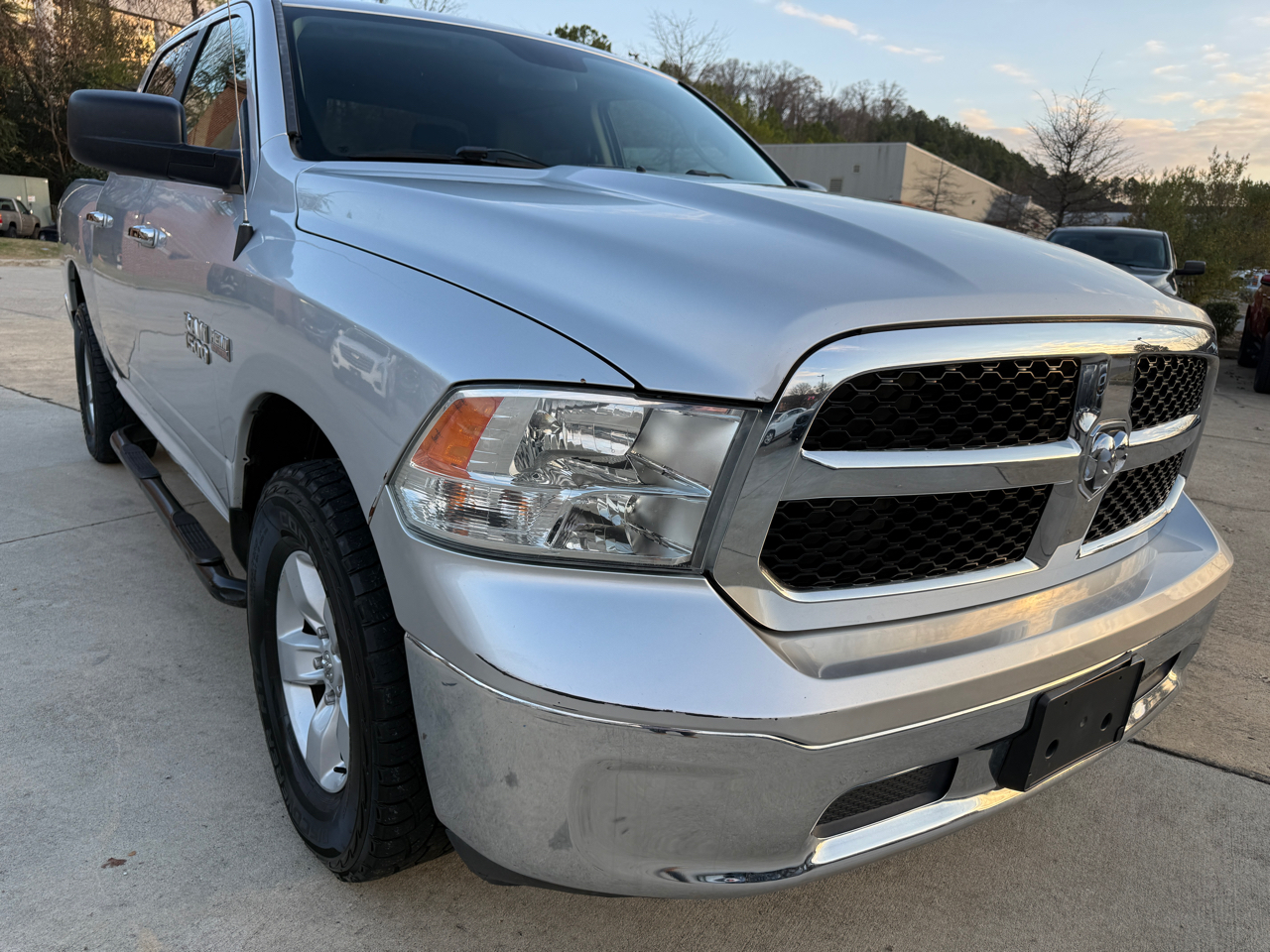 RAM 1500 SLT Crew Cab SWB 4WD 2017