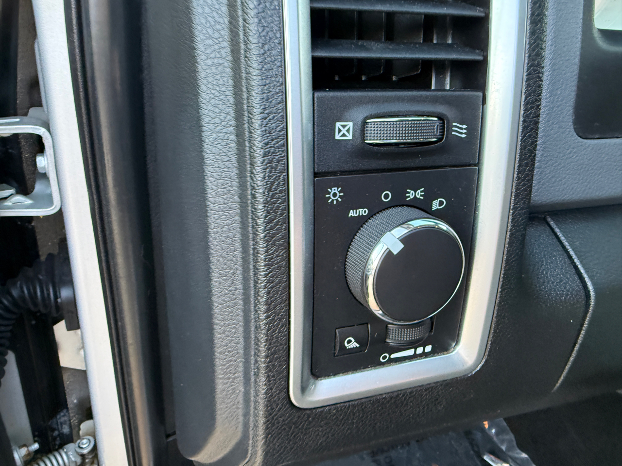 RAM 1500 SLT Crew Cab SWB 4WD 2017