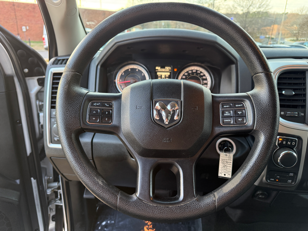 RAM 1500 SLT Crew Cab SWB 4WD 2017