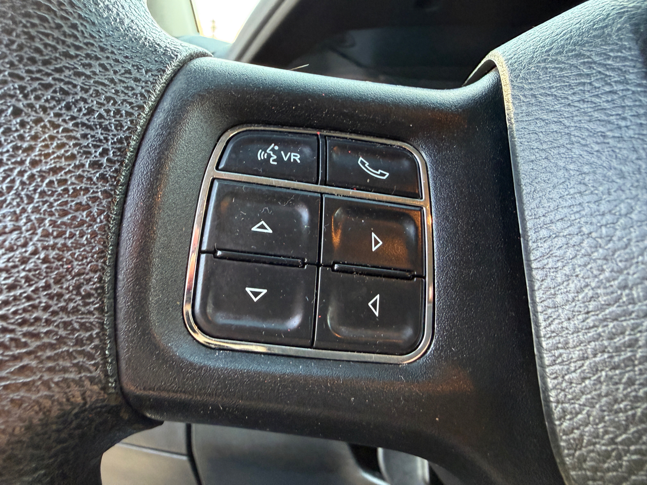 RAM 1500 SLT Crew Cab SWB 4WD 2017