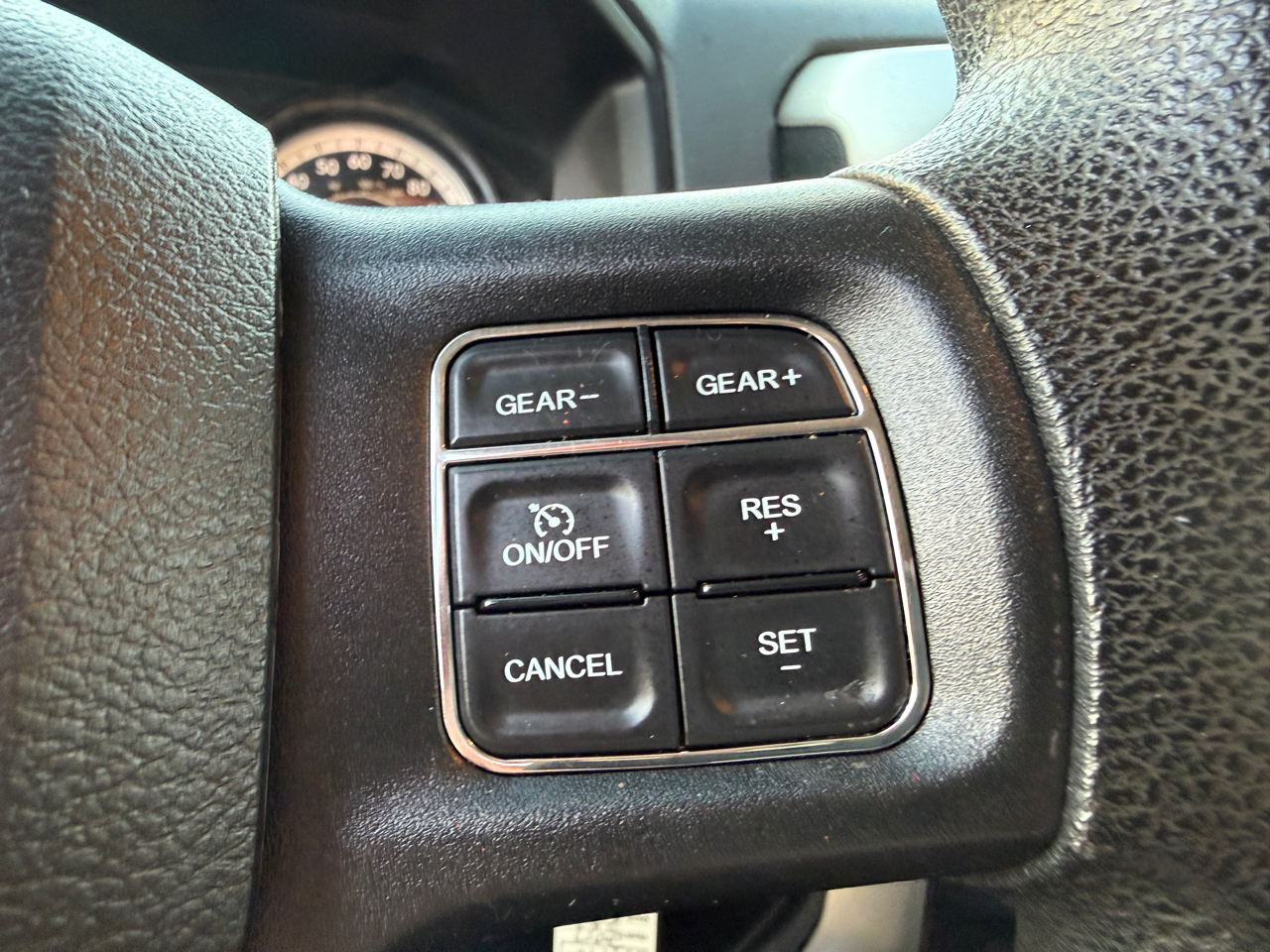 RAM 1500 SLT Crew Cab SWB 4WD 2017