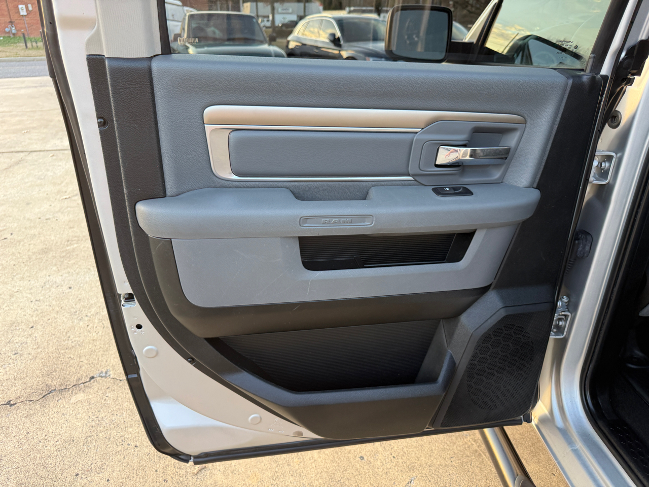 RAM 1500 SLT Crew Cab SWB 4WD 2017