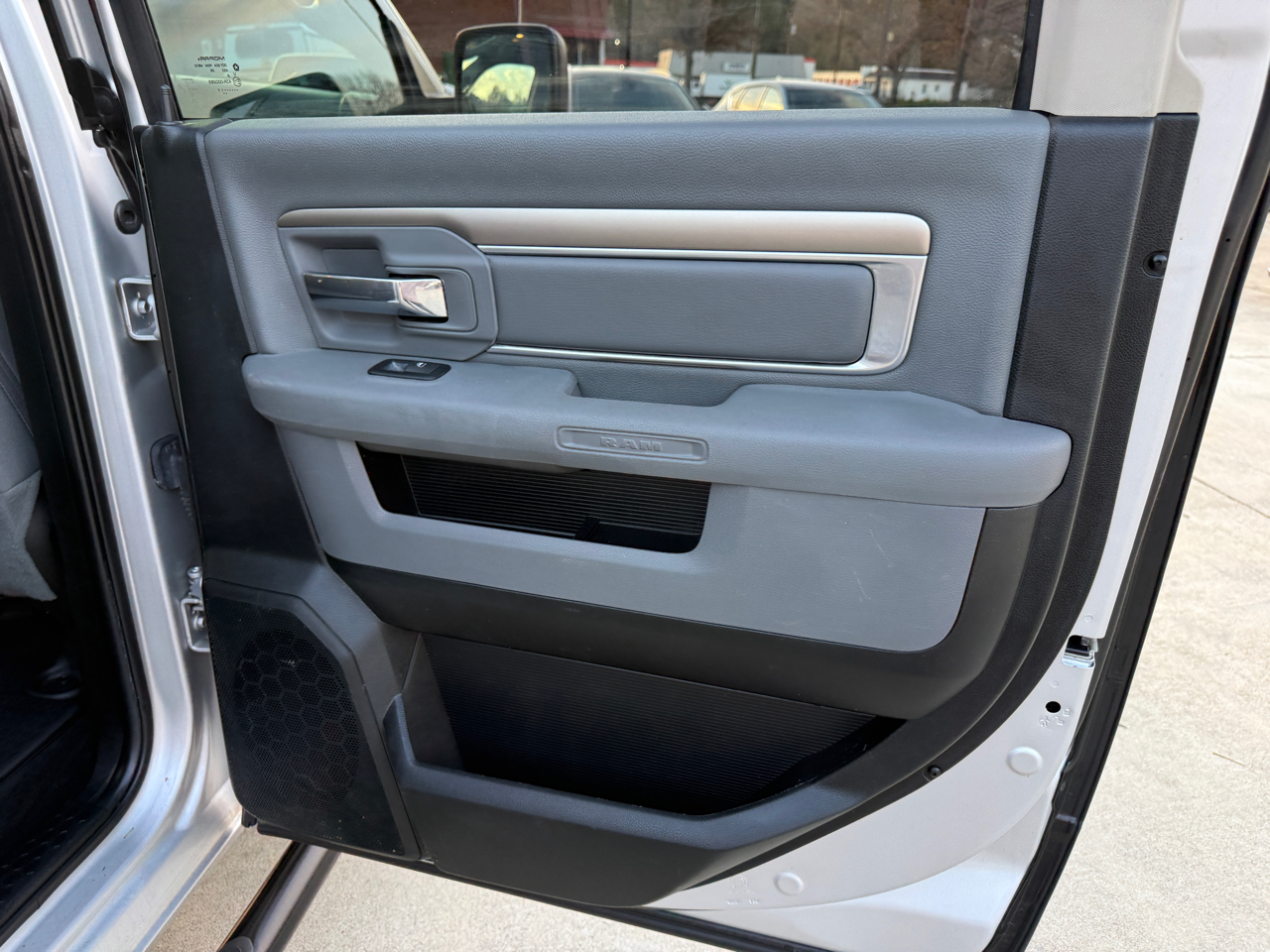 RAM 1500 SLT Crew Cab SWB 4WD 2017