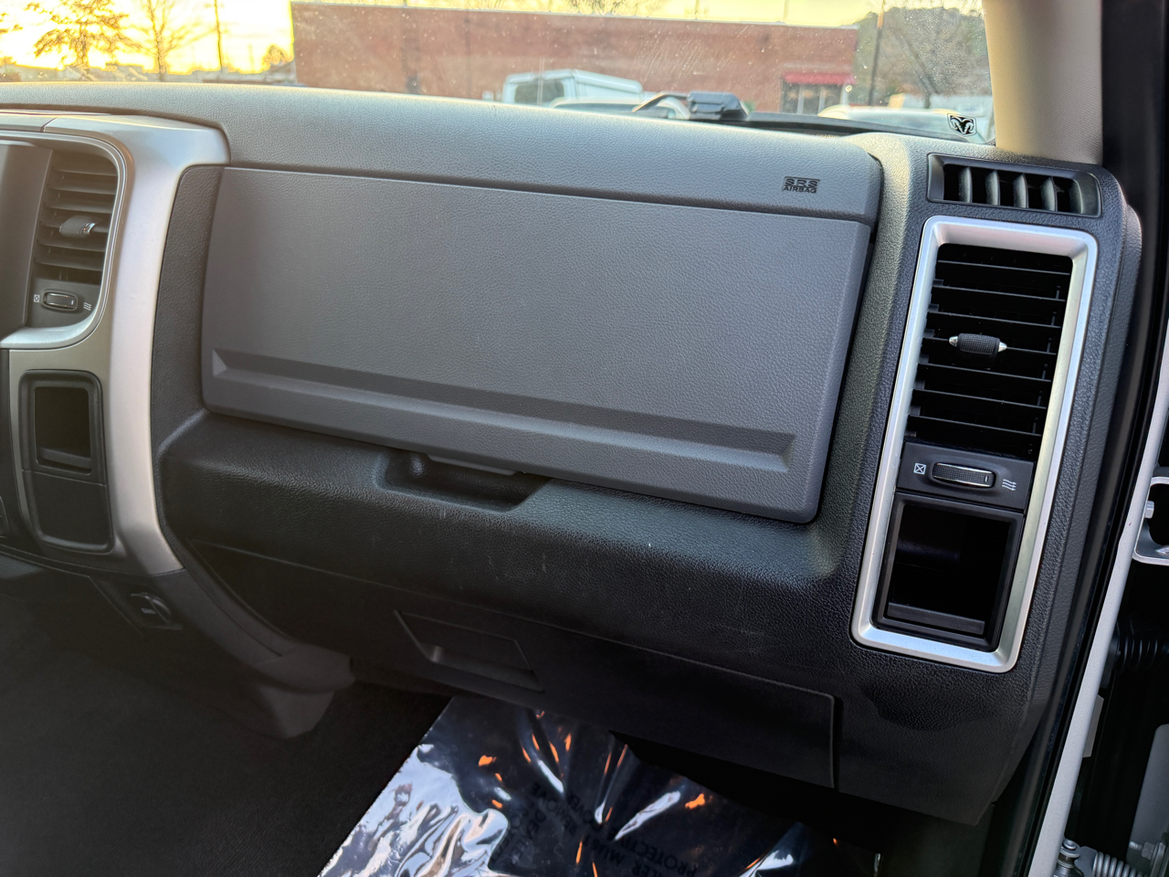 RAM 1500 SLT Crew Cab SWB 4WD 2017