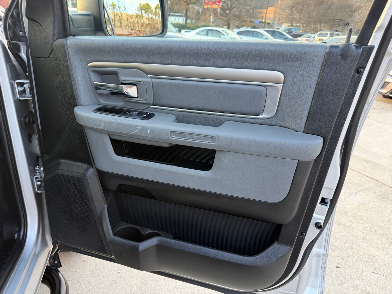 RAM 1500 SLT Crew Cab SWB 4WD 2017