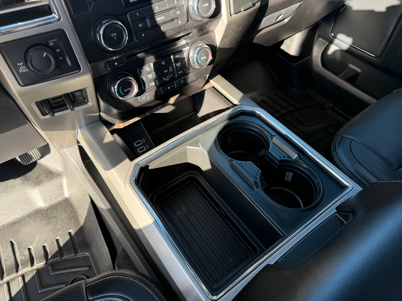 Ford F-250 SD Lariat Crew Cab 4WD 2017