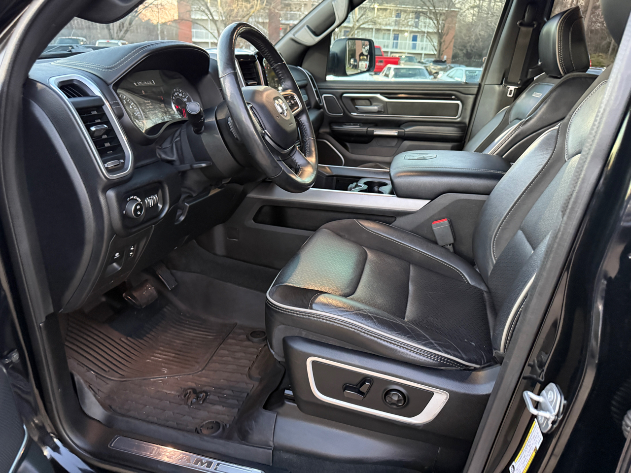 RAM 1500 Laramie Crew Cab SWB 4WD 2020