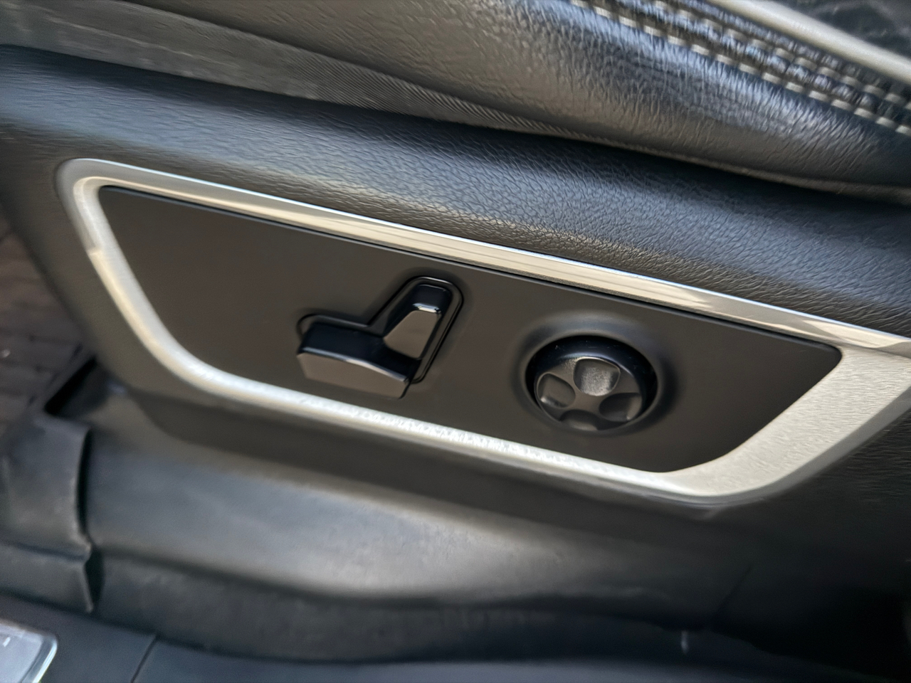 RAM 1500 Laramie Crew Cab SWB 4WD 2020