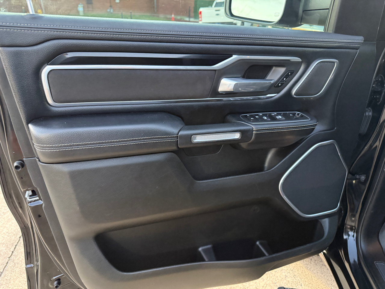 RAM 1500 Laramie Crew Cab SWB 4WD 2020