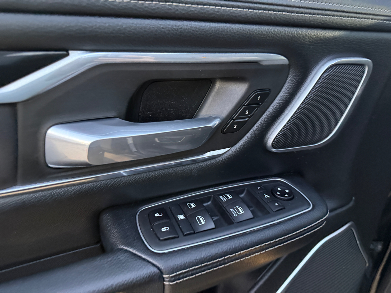 RAM 1500 Laramie Crew Cab SWB 4WD 2020