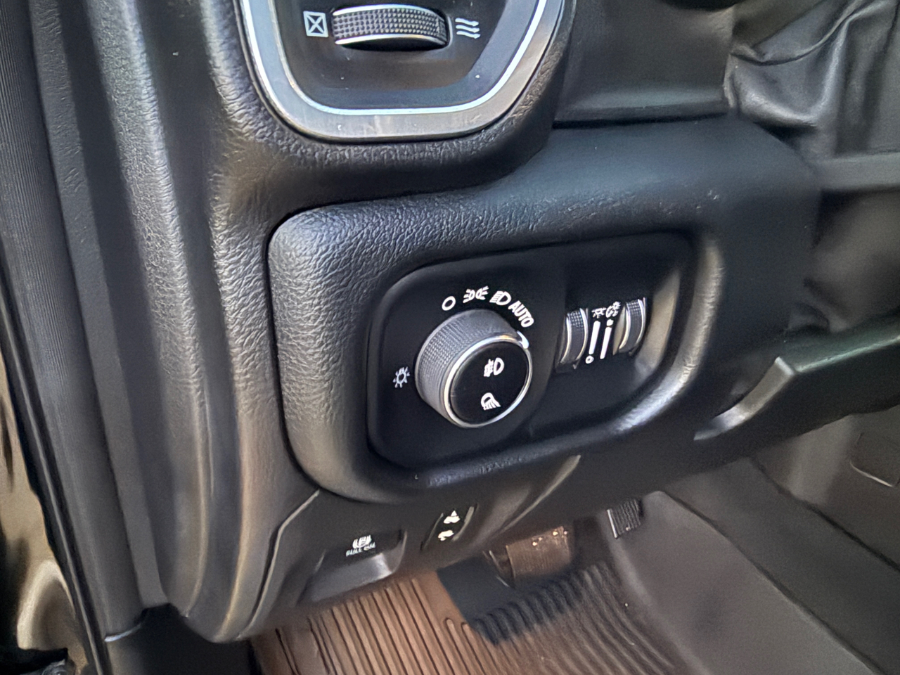 RAM 1500 Laramie Crew Cab SWB 4WD 2020