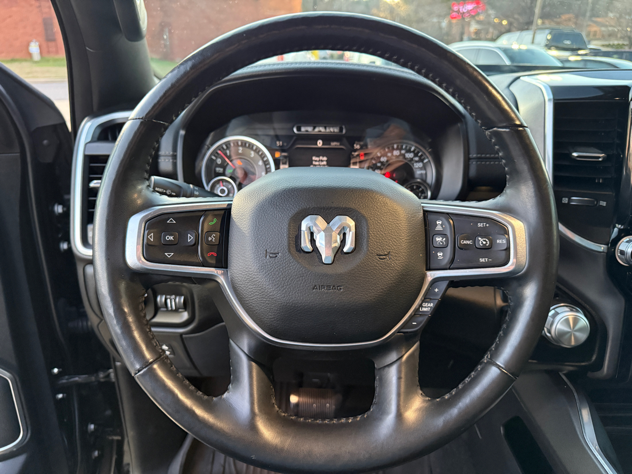 RAM 1500 Laramie Crew Cab SWB 4WD 2020