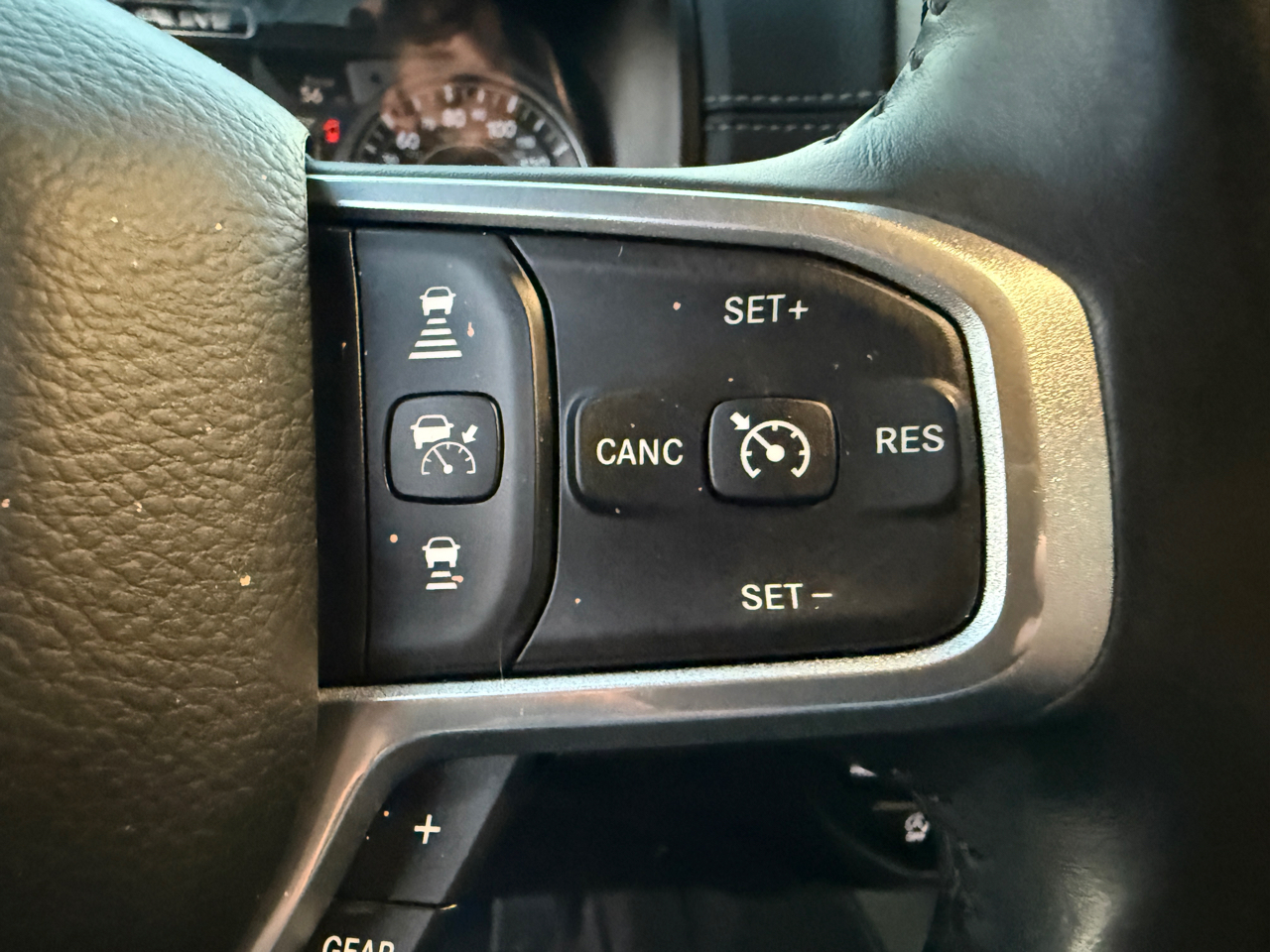 RAM 1500 Laramie Crew Cab SWB 4WD 2020