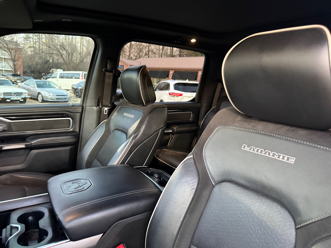 RAM 1500 Laramie Crew Cab SWB 4WD 2020