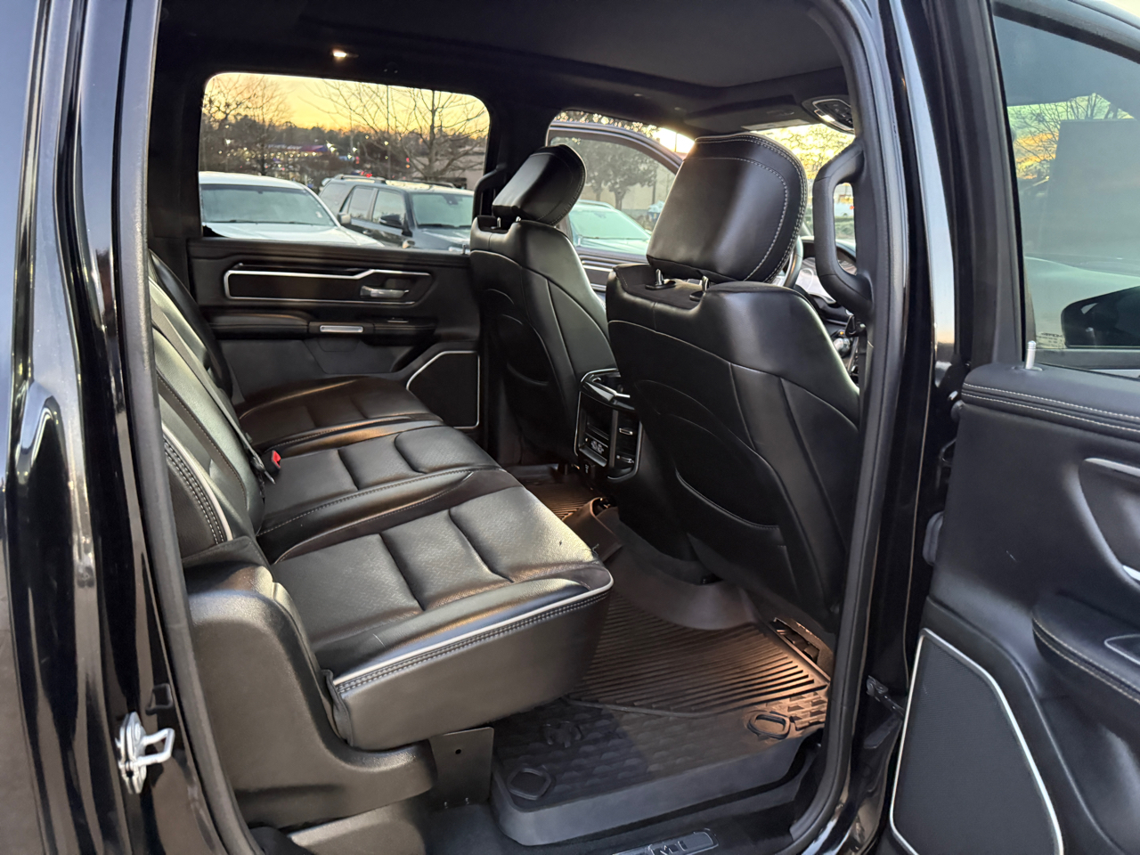 RAM 1500 Laramie Crew Cab SWB 4WD 2020