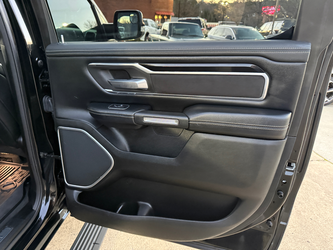 RAM 1500 Laramie Crew Cab SWB 4WD 2020