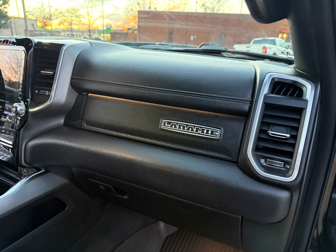 RAM 1500 Laramie Crew Cab SWB 4WD 2020