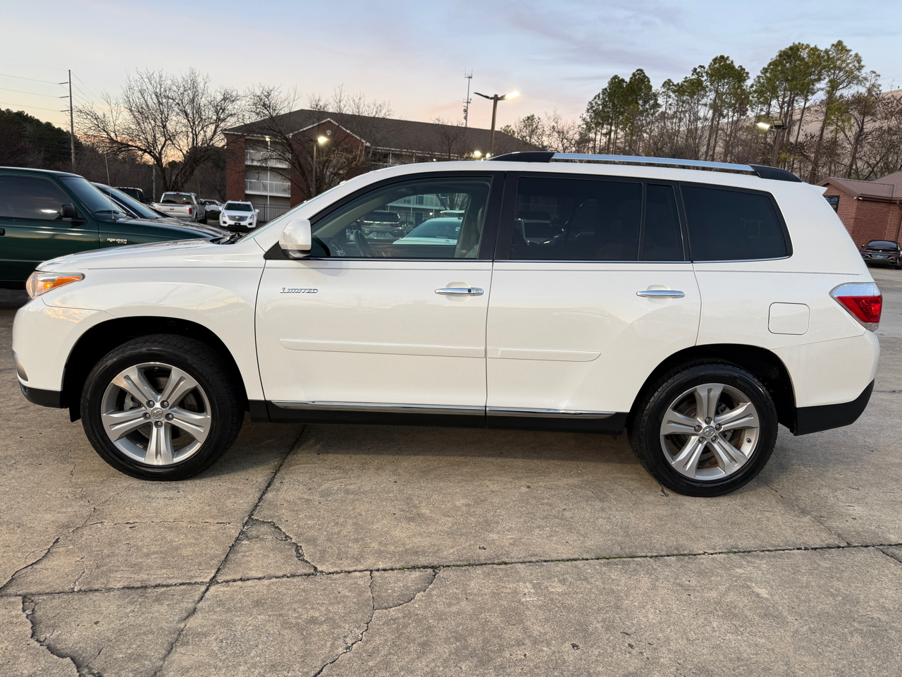 Toyota Highlander Limited 2WD 2013