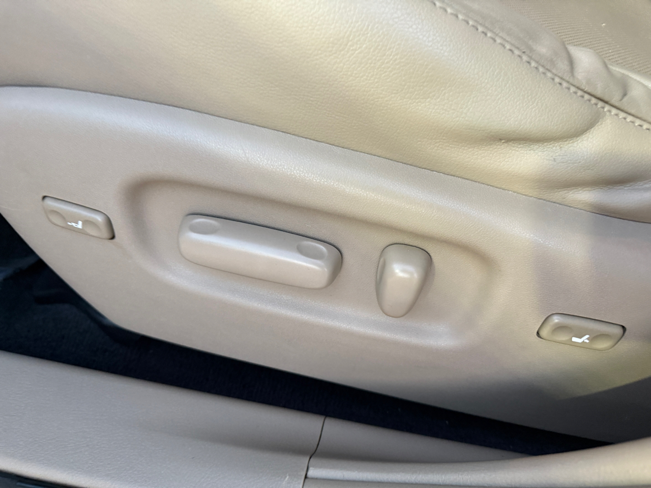 Toyota Highlander Limited 2WD 2013