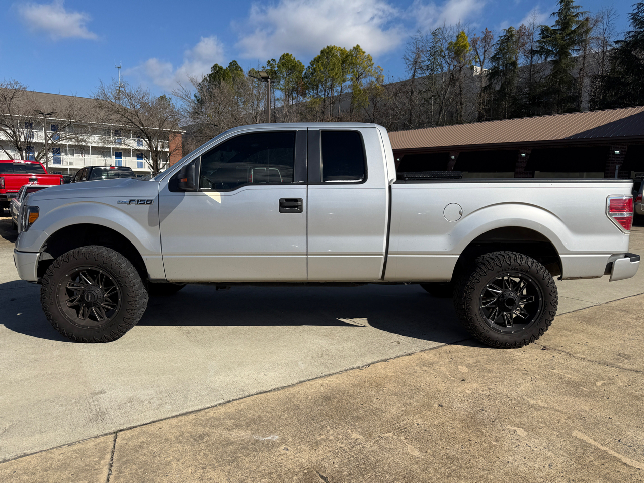 Ford F-150 XLT SuperCab 8-ft. Bed 2WD 2011