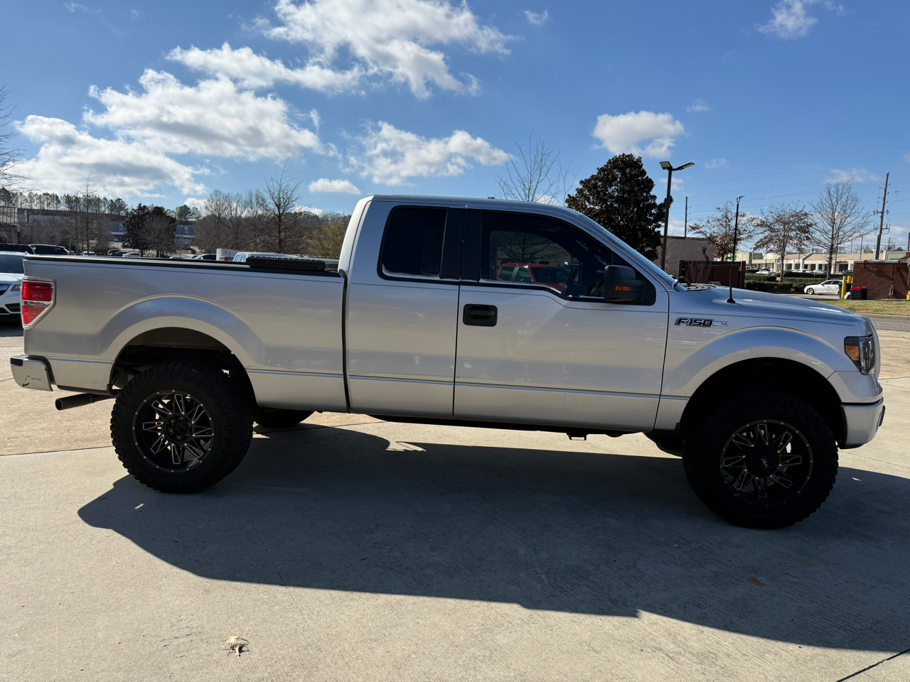 Ford F-150 XLT SuperCab 8-ft. Bed 2WD 2011