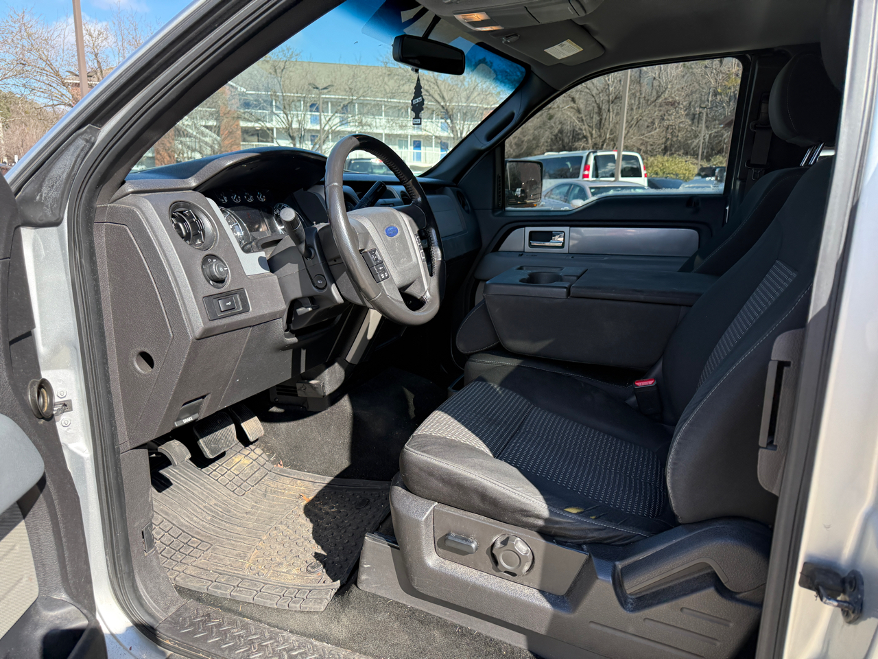 Ford F-150 XLT SuperCab 8-ft. Bed 2WD 2011