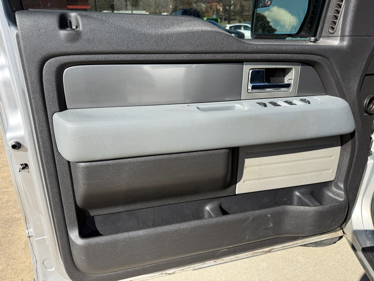 Ford F-150 XLT SuperCab 8-ft. Bed 2WD 2011