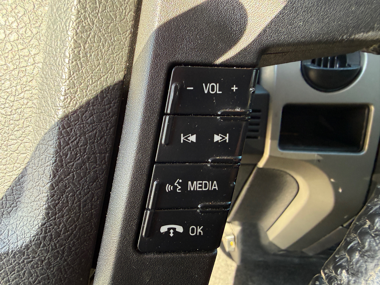 Ford F-150 XLT SuperCab 8-ft. Bed 2WD 2011