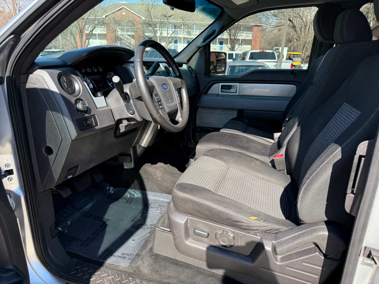 Ford F-150 XLT SuperCab 8-ft. Bed 2WD 2011