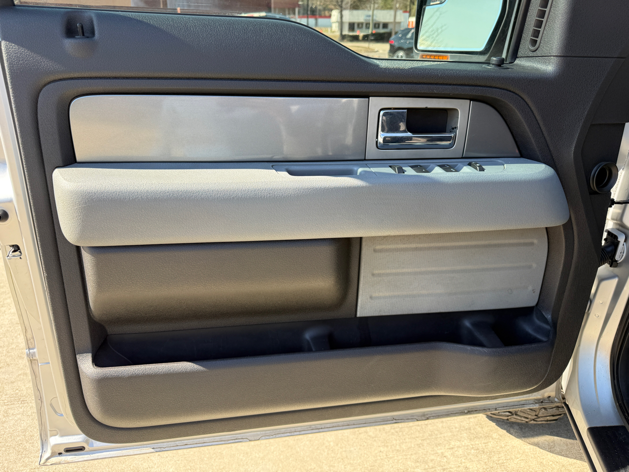 Ford F-150 XLT SuperCab 8-ft. Bed 2WD 2011