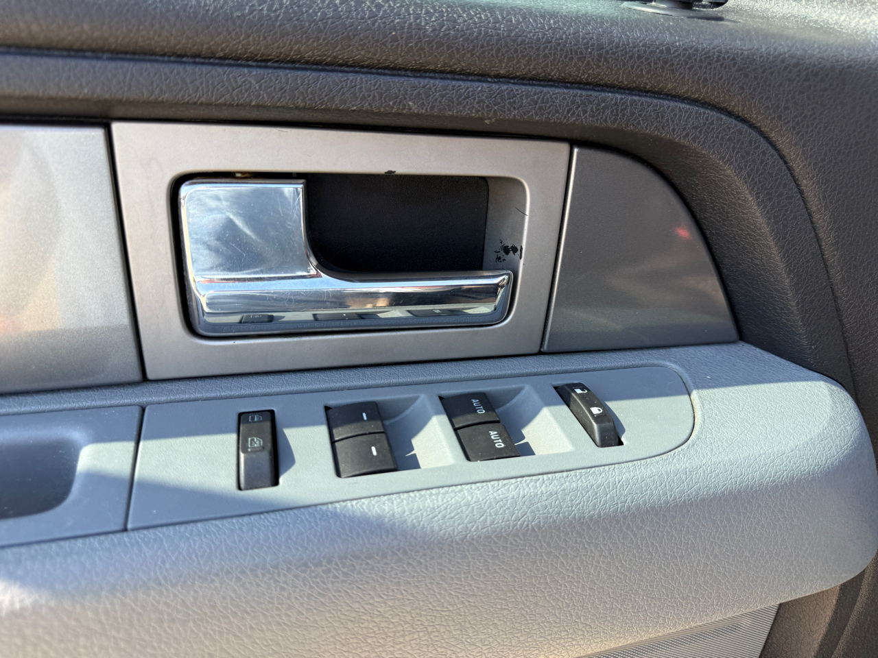 Ford F-150 XLT SuperCab 8-ft. Bed 2WD 2011