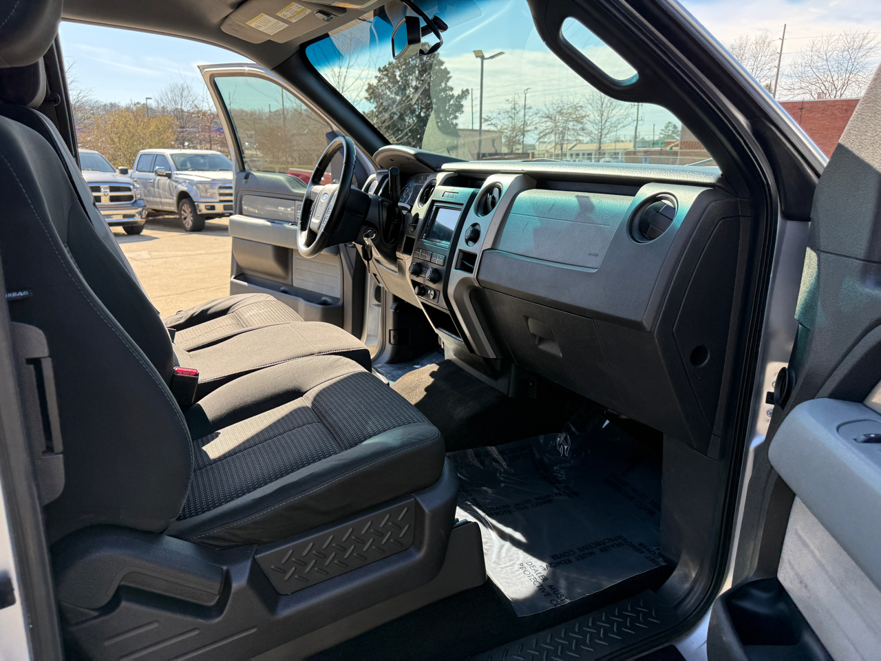 Ford F-150 XLT SuperCab 8-ft. Bed 2WD 2011