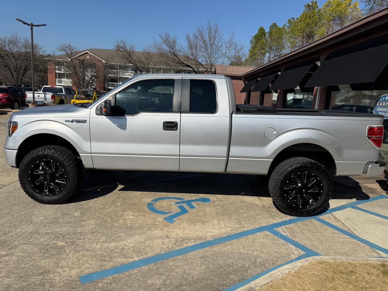 Ford F-150 XLT SuperCab 8-ft. Bed 2WD 2011