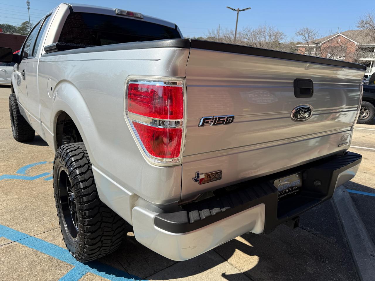 Ford F-150 XLT SuperCab 8-ft. Bed 2WD 2011