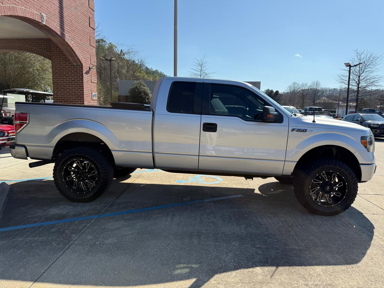 Ford F-150 XLT SuperCab 8-ft. Bed 2WD 2011