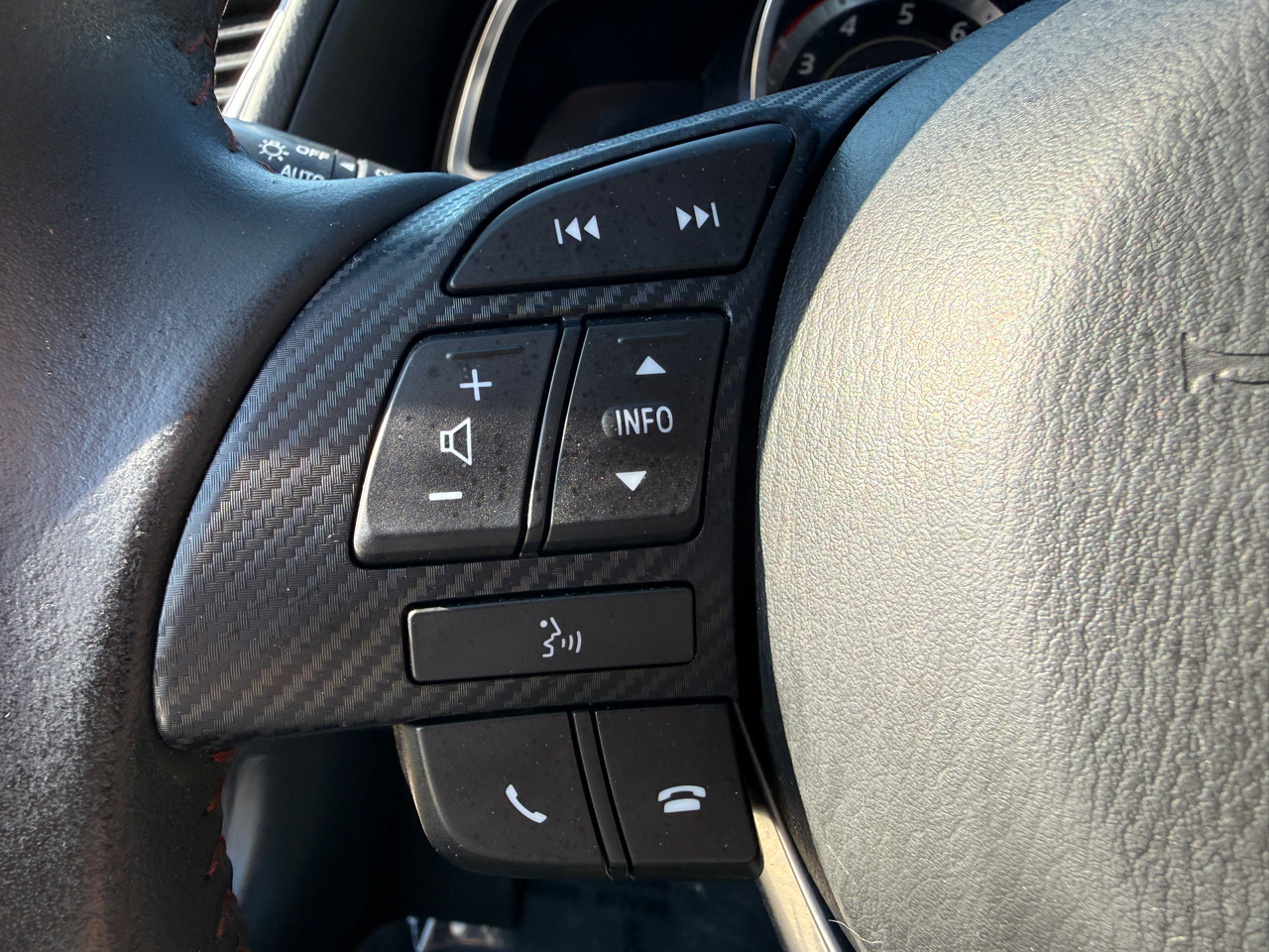 Mazda MAZDA3 s Grand Touring AT 4-Door 2015