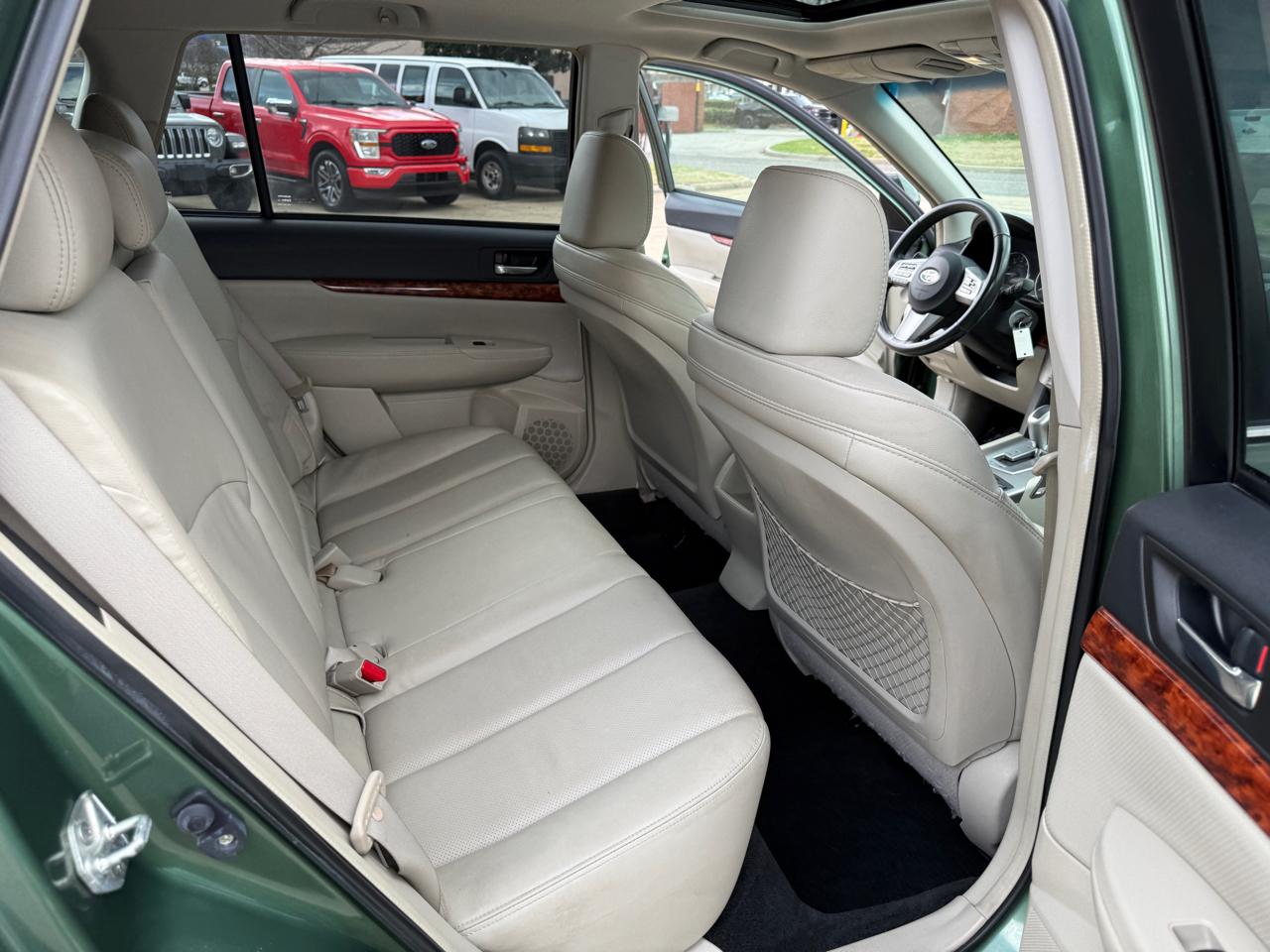 Subaru Outback 2.5i Limited 2011