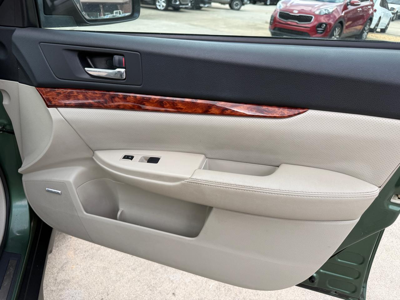 Subaru Outback 2.5i Limited 2011