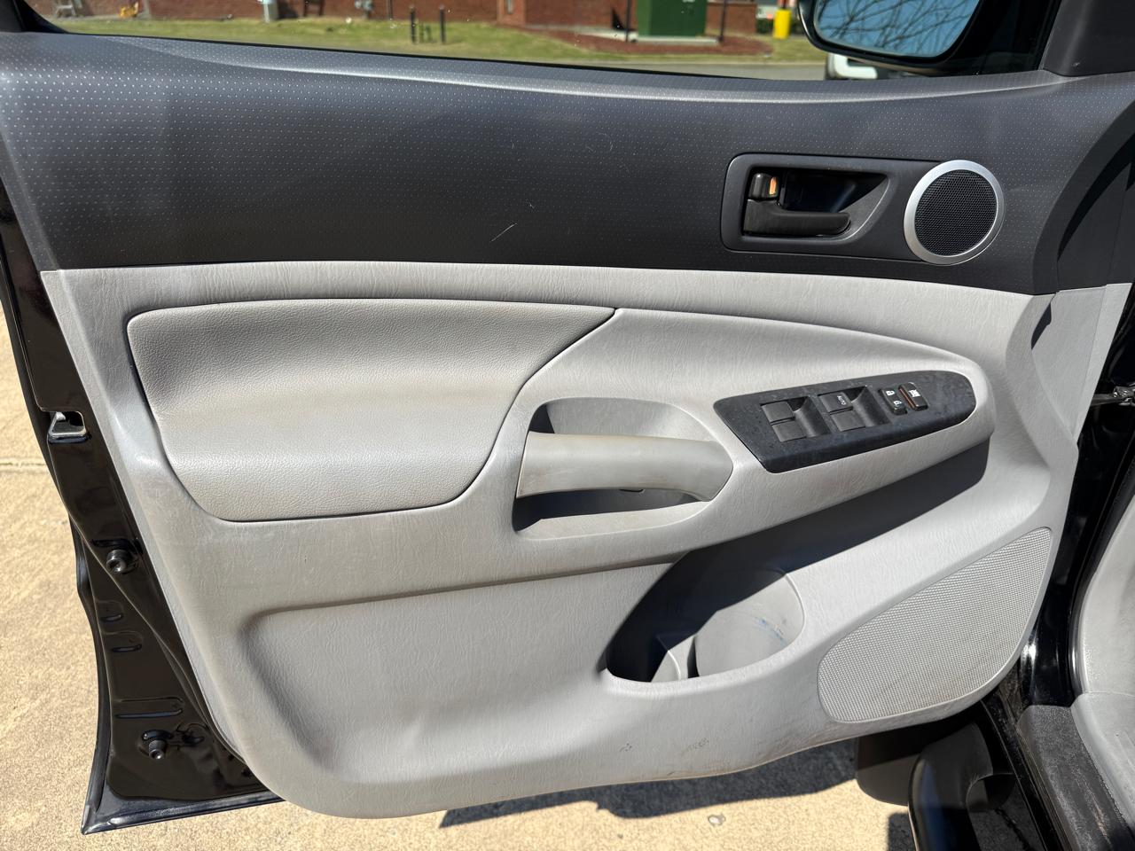 Toyota Tacoma PreRunner Double Cab Auto 2WD 2012