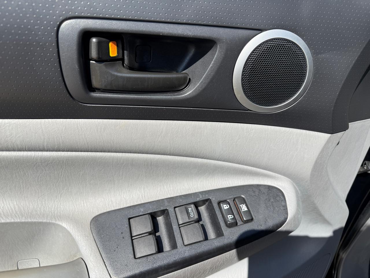 Toyota Tacoma PreRunner Double Cab Auto 2WD 2012