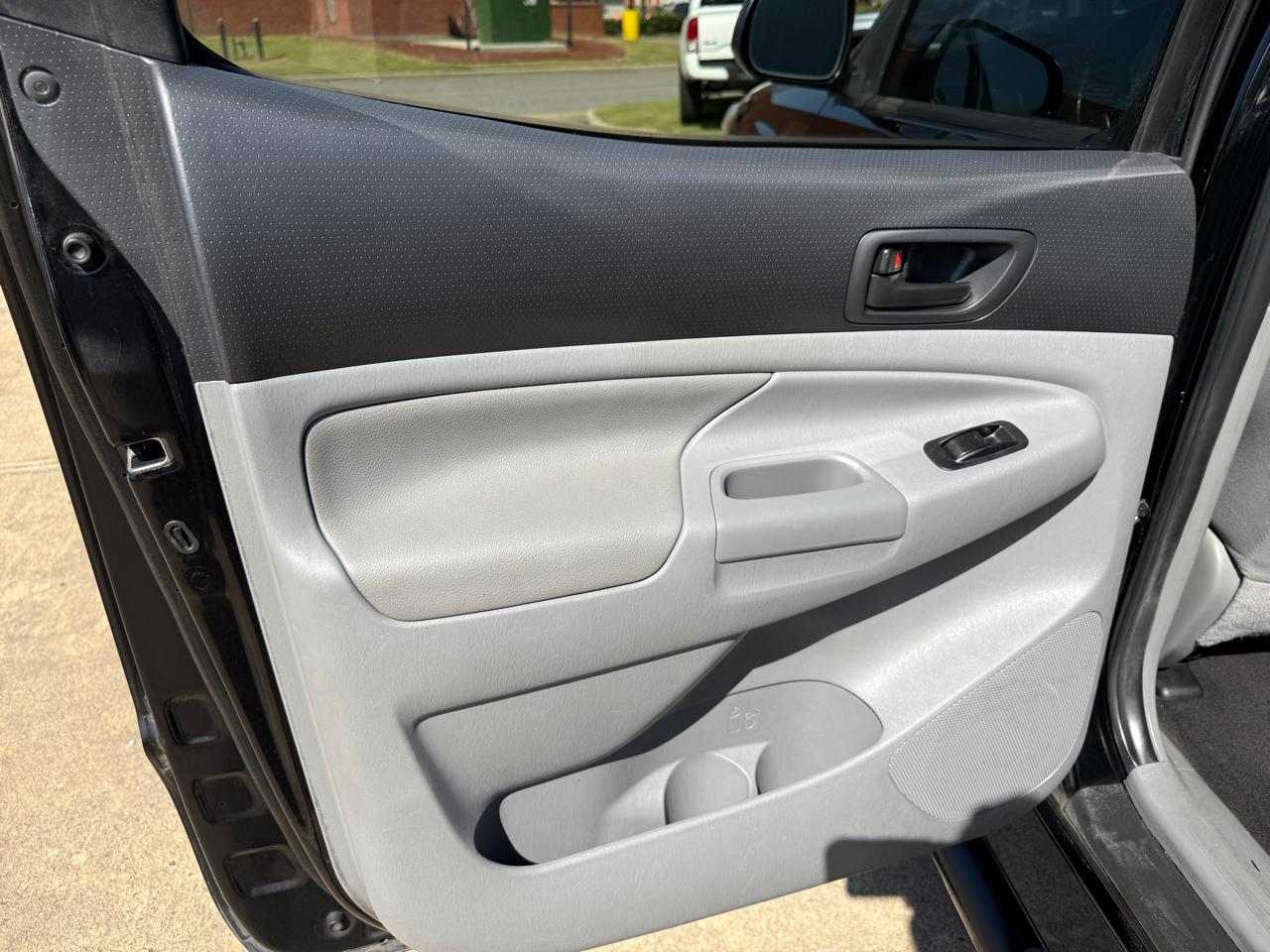 Toyota Tacoma PreRunner Double Cab Auto 2WD 2012