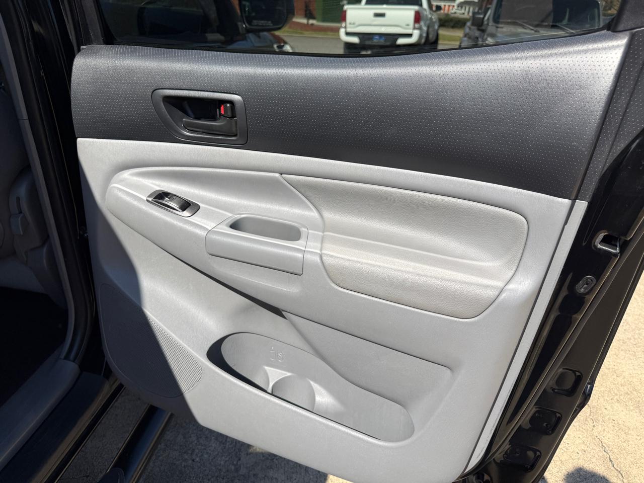 Toyota Tacoma PreRunner Double Cab Auto 2WD 2012